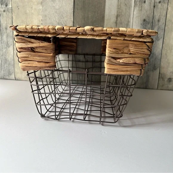 🌴Farmhouse Metal Wire Storage Basket with Removable Woven Wicker Top - Picture 3 of 14